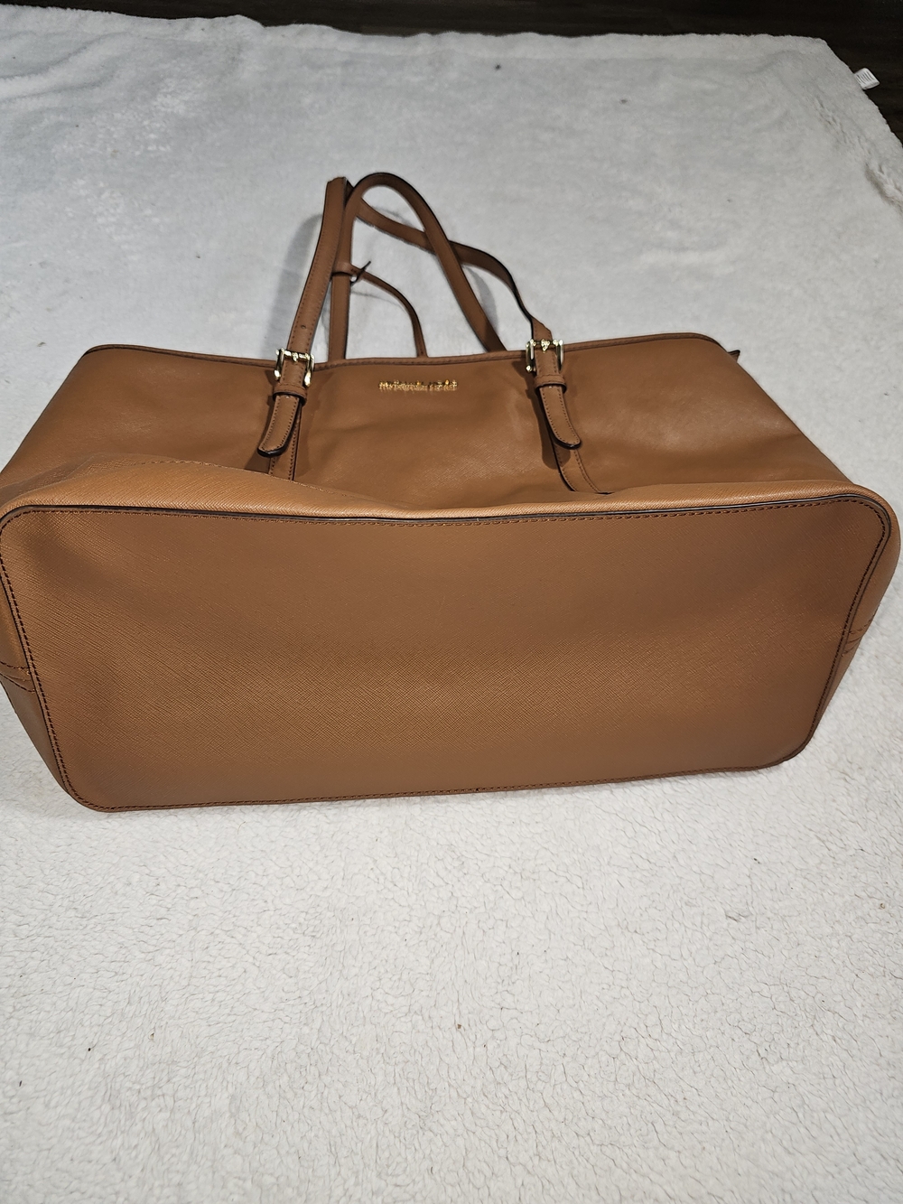 Michael Kors Jet Set Travel Handbag. - Picture 6 of 13